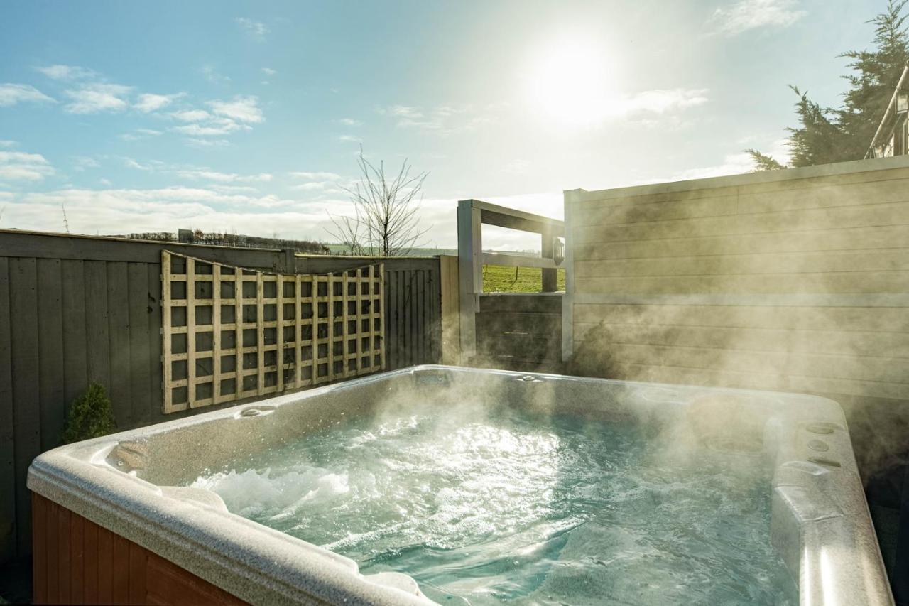 The West Barn Near Bath, Sleeps 24 And 2 Hot Tubs Villa Bristol Exterior photo