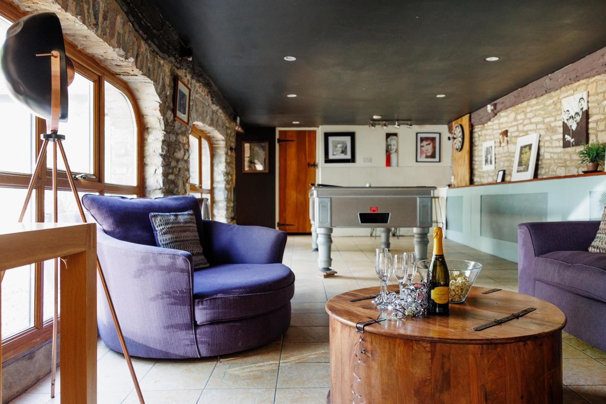 The West Barn Near Bath, Sleeps 24 And 2 Hot Tubs Villa Bristol Exterior photo